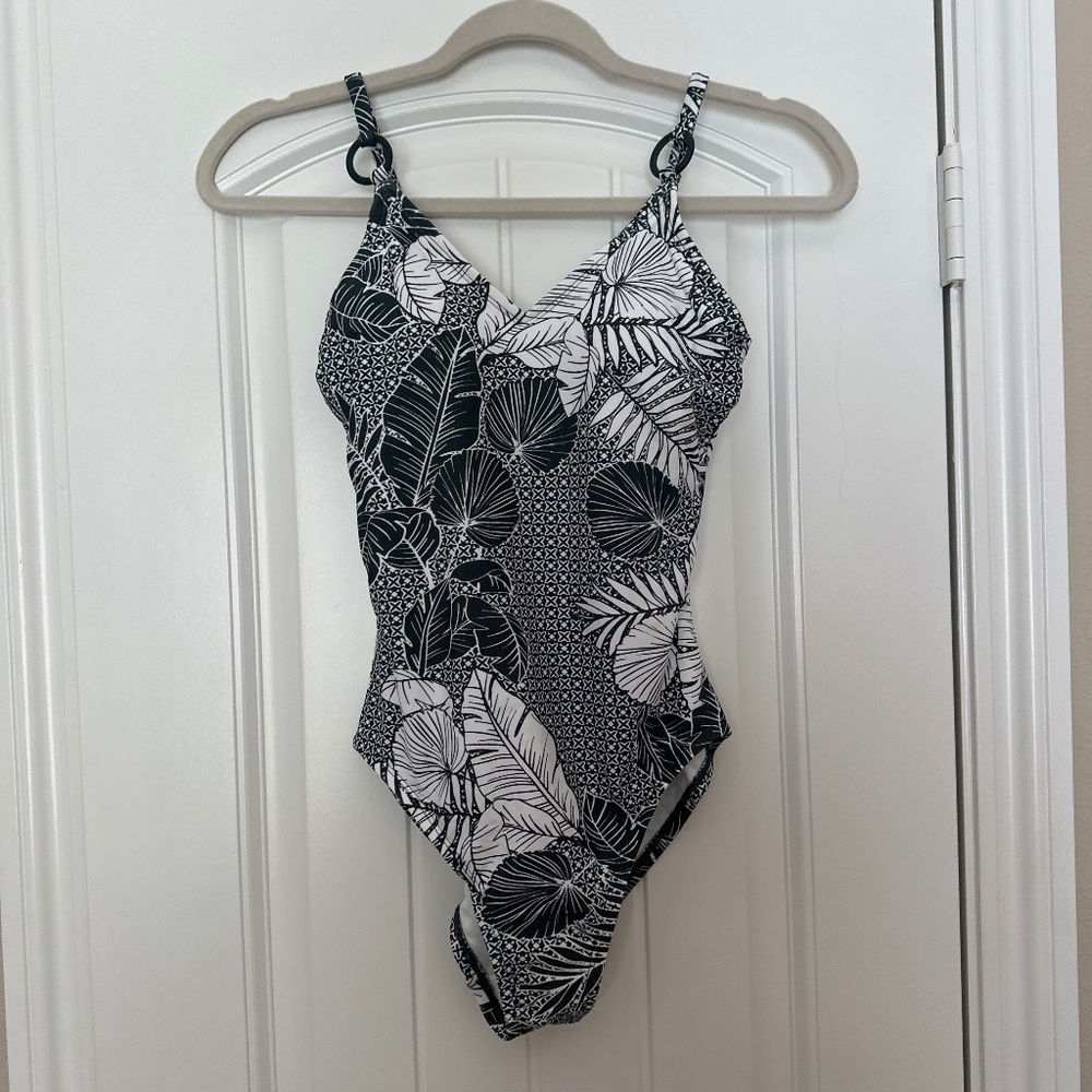 Target Black & White Leaf Print One Piece Swimsuit (XS)